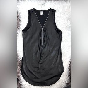 Long leather like sleeveless blouse black with long zipper very elastic